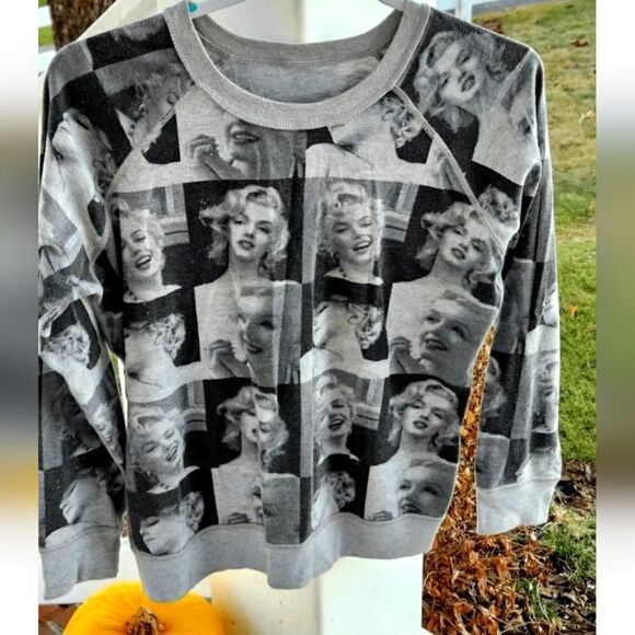 Marilyn Monroe reversible sweatshirt. Preloved vintage. Xs. - Picture 2 of 12